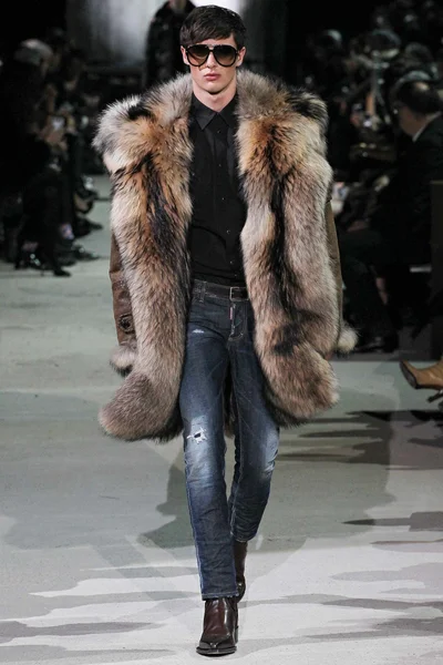 Look 19